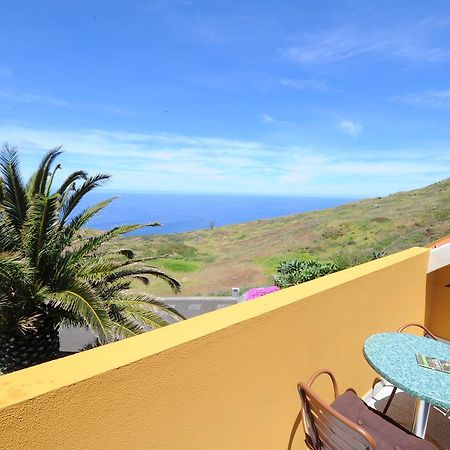 Residencial Farol Bed & Breakfast Ponta do Pargo Exterior photo