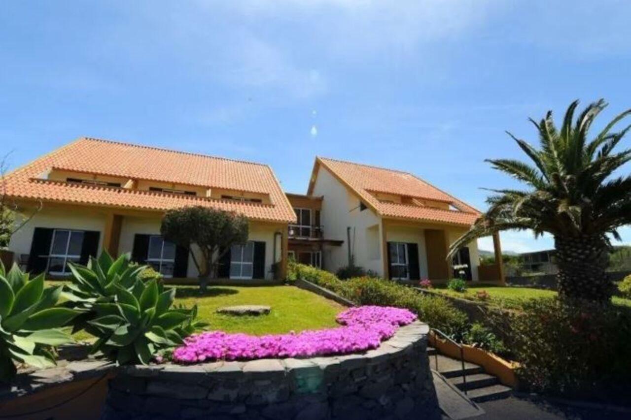 Residencial Farol Bed & Breakfast Ponta do Pargo Exterior photo
