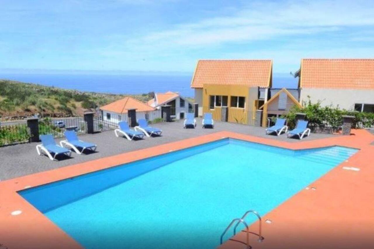 Residencial Farol Bed & Breakfast Ponta do Pargo Exterior photo