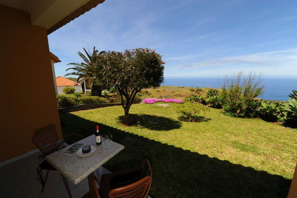 Residencial Farol Bed & Breakfast Ponta do Pargo Exterior photo