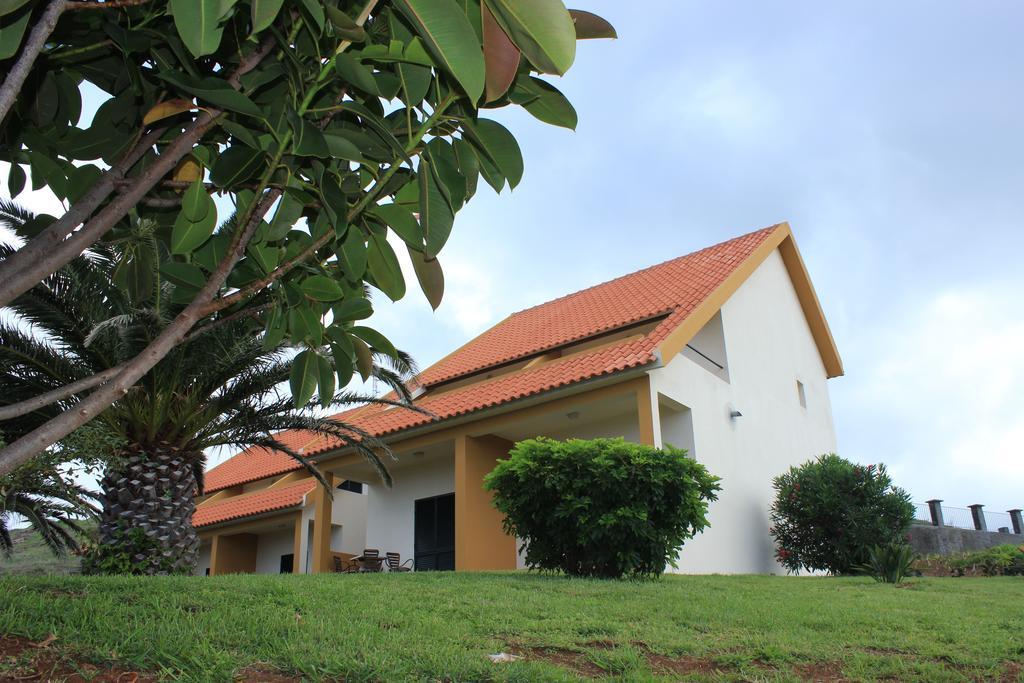 Residencial Farol Bed & Breakfast Ponta do Pargo Exterior photo