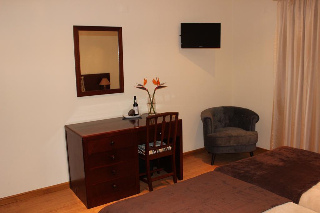 Residencial Farol Bed & Breakfast Ponta do Pargo Room photo