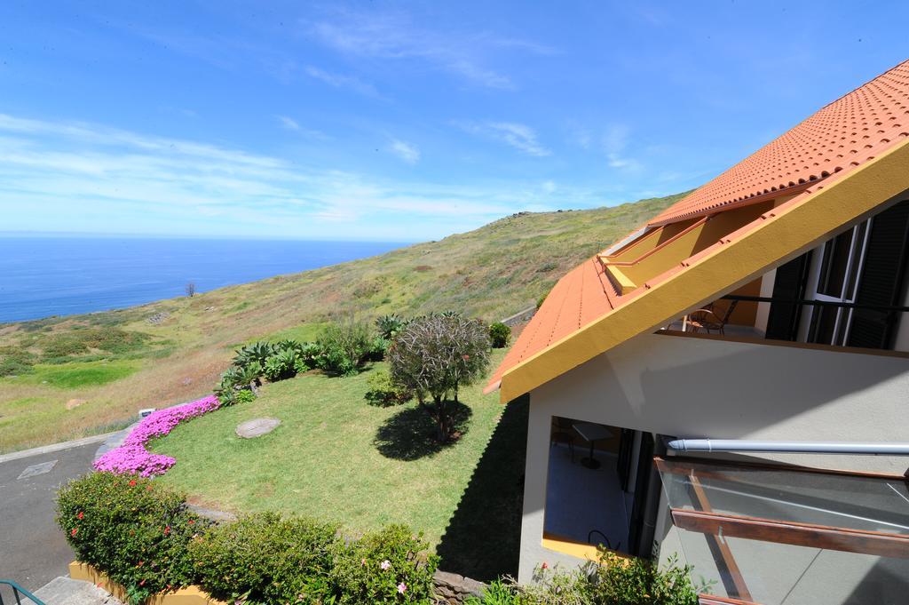 Residencial Farol Bed & Breakfast Ponta do Pargo Exterior photo