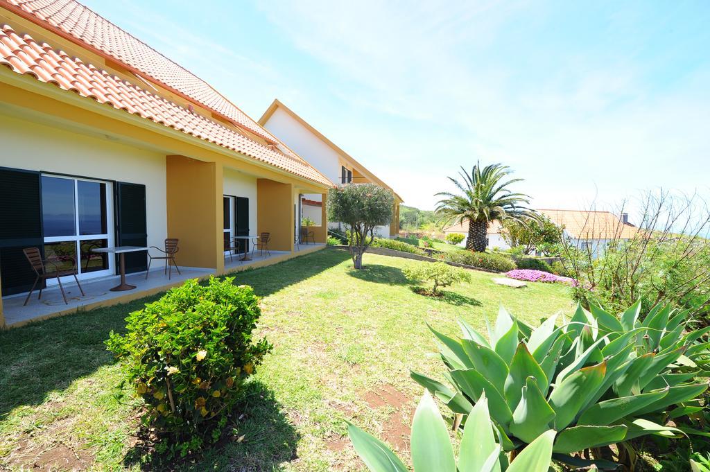 Residencial Farol Bed & Breakfast Ponta do Pargo Exterior photo