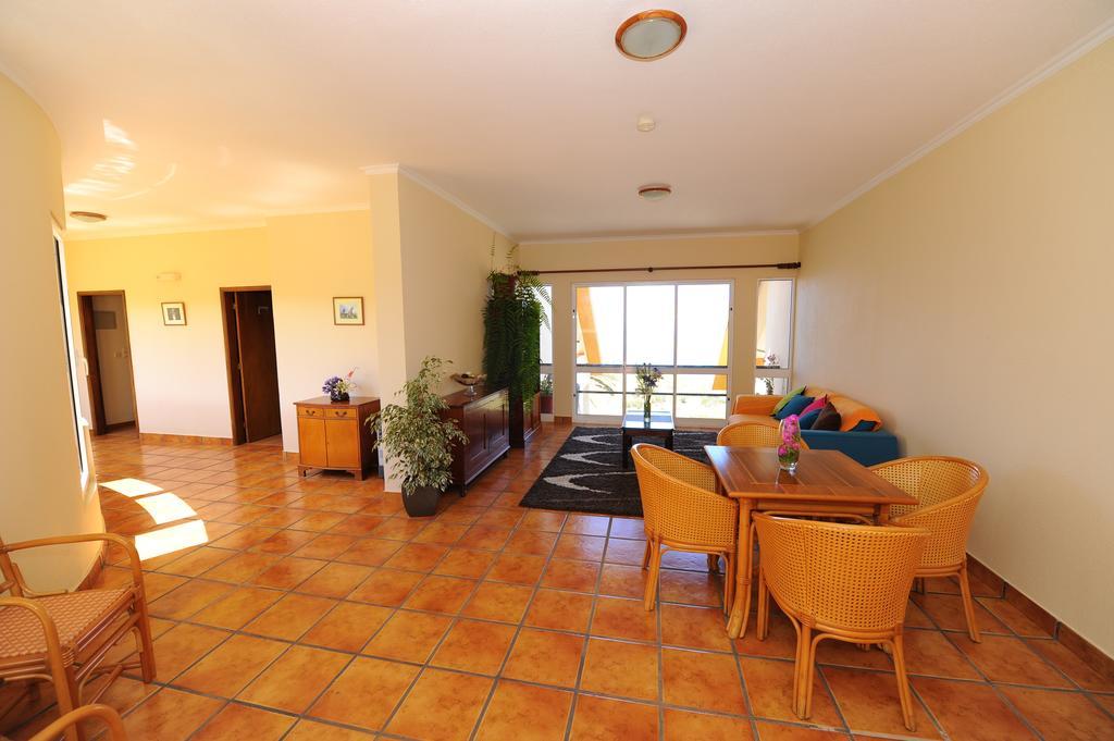 Residencial Farol Bed & Breakfast Ponta do Pargo Exterior photo